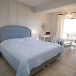 Almyra فندق