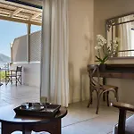 Almyra فندق 4*