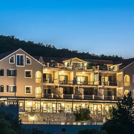 Almyra Hotell 4*